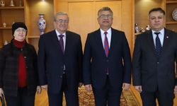 Emekli Müdür Ahmet Urfalı eserlerini Rektör Kızıltoprak’a takdim etti