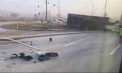 Eskişehir’de yan yatan tır trafiği olumsuz etkiledi