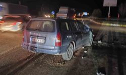 Otobüsle otomobil çarpıştı: 1 ölü, 3 yaralı