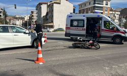 Otomobil ile motosiklet çarpıştı: 2 yaralı