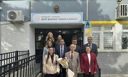 Şehrin en kıdemli öğretmenini ziyaret ettiler