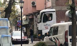 Ters yönden gelen plakasız otomobil ambulansın ilerlemesini engelledi