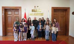 Başkan Subaşı, şiir ve resim yarışmasında dereceye girenlere ödüllerini verdi