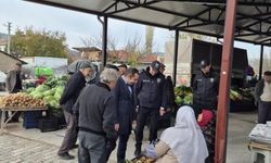 Kaymakam Uçar, halk pazarında vatandaşlarla buluştu