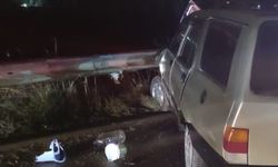 Bilecik'te kontrolden çıkan otomobil refüje çarptı, 1 kişi yaralandı