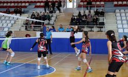 Yıldız Kızlar Voleybolu Nefes Kesti