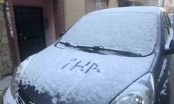 Eskişehir'de araçlar karla kaplandı