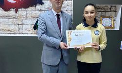 Hisarcık'ta şiir yarışmasında il birincisi olan öğrenci ödüllendirildi