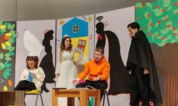 Kütahya’da ’Çekmez Köy’ tiyatro oyunu minik öğrencilerle buluştu