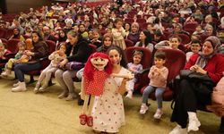 Kütahya’da ’Ecem ile Çilek Vantrolog Gösterisi’ne çocuklardan ilgi