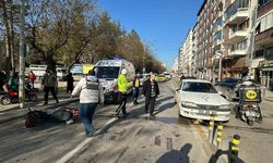 Otomobile çarpan elektrikli bisikletin sürücüsü ağır yaralandı