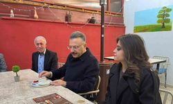 Vali Aksoy, işitme engelli genç girişimci kadının açtığı işletmede sabah kahvesini içti