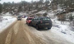 Otomobiller çarpıştı: 2 yaralı