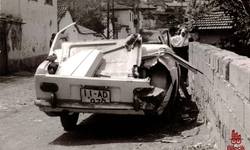 Bilecik’te Tarihi Bir Kare: Sokakta Kazalı Araç