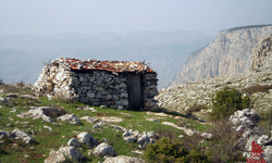 Bilecik'te taştan çoban kulübesi