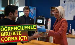 Öğrencilerle birlikte çorba içti