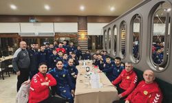 SÖĞÜTPOR’DA ANTRENMAN SONRASI DOĞUM GÜNÜ KUTLAMASI