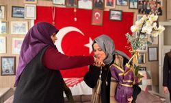 Zeynep Sözer’den şehit ailesine anlamlı ziyaret