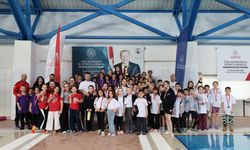 Küçük Yüzücüler İl Birinciliği İçin Kulaç Attı