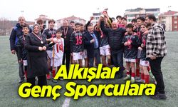 Alkışlar Genç Sporculara
