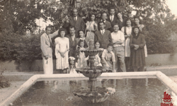 Güven Ailesi’nin Havuzlu Bahçesinde Hatıra