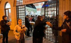 Bilecik’te Kadir Gecesi’nde Vatandaşlara Pide İkramı