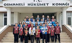 Osmaneli’nde Şampiyon Öğrenciler Kaymakamlıkta Ağırlandı