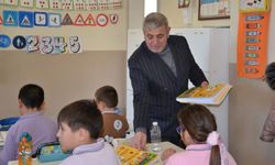 Vezirhan’da Öğrencilere Bilecik’i Tanıtan Boyama Kitapları Dağıtıldı