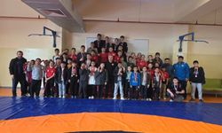 İstasyon Spor Salonu’nda 23 Nisan Güreş Turnuvası Tamamlandı