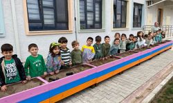 Minik Ellerle Toprağa Umut Ekildi