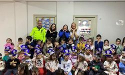 Polislerden Miniklere Güvenli Toplum Eğitimi