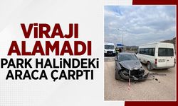 Virajı alamadı park halindeki araca çarptı