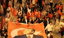 Osmaneli’nde 19 Mayıs Coşkusu Fener Alayı ve Konserle Taçlandı