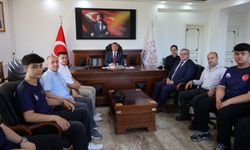 Dünya Şampiyonlarından İl Millî Eğitim Müdürü Serdal Şimşek’e Ziyaret