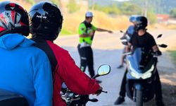 Bilecik'te Motosiklet Sürücüleri Trafik Kuralları Konusunda Bilgilendirildi