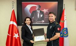 Başarı Belgesiyle Ödüllendirilen Emniyet Personeline Belgeleri Verildi