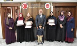 Hafızlık eğitimini tamamlayan öğrencilere belge takdimi