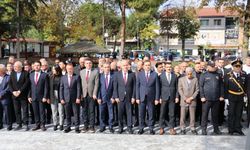 Osmaneli’de Cumhuriyet Bayramı için çelenk sunuldu