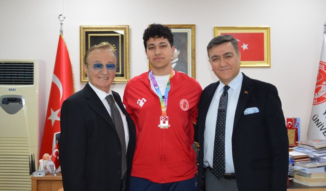 Yasin Doğukan Benzer, üniversitelerarası Türkiye şampiyonu oldu