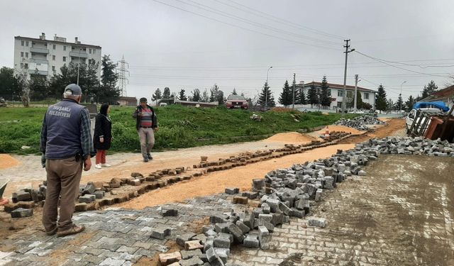 Devam eden yol tamir çalışmalarını yerinde inceledi