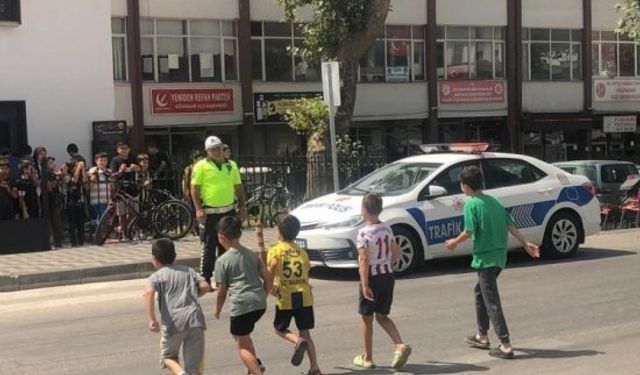 Kuran kursu öğrencilerine trafik eğitimi