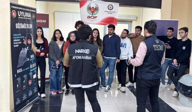 Polis öğrencileri terör ve narkotik suçlara karşı bilgilendirdi