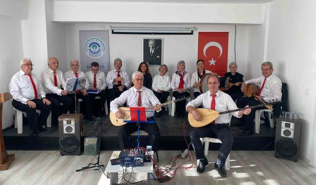 Eskişehir'de Yaşlı Bakım Merkezi'nde 'Gönüllere Dokunan Moral ve Dayanışma Konseri'