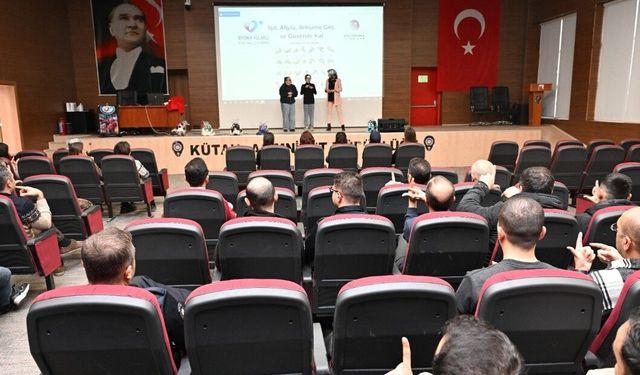 Kütahya İl Emniyet Müdürlüğü personeline işaret dili bilgilendirmesi