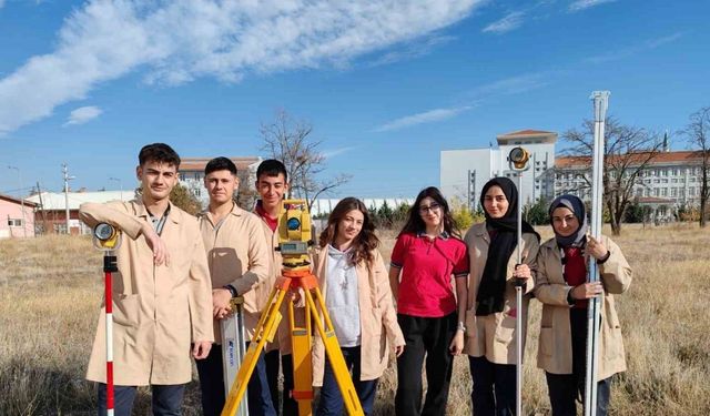 Staj programı ile geleceğin tapu memurları yetiştiriliyor