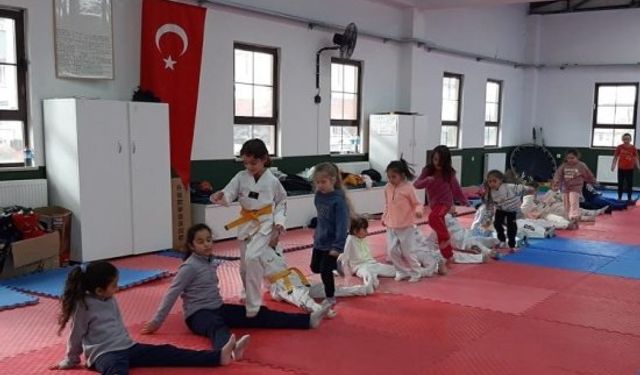 Bilecik’te taekwondo antrenmanları aralıksız sürüyor