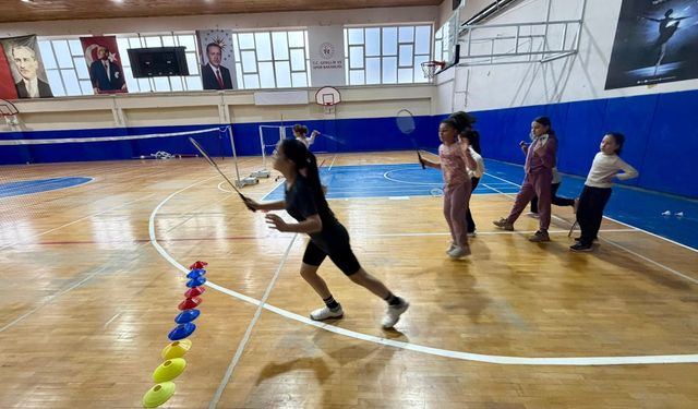 Genç Sporcular Badminton ile Güçleniyor