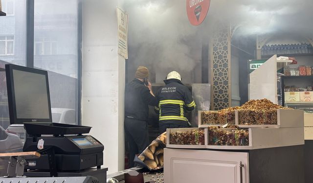 Kuruyemişçide Yangın Paniği