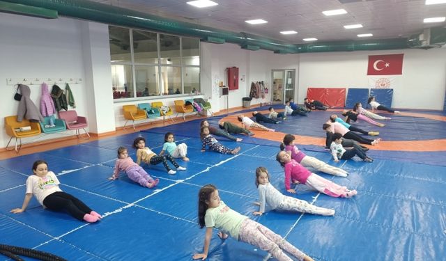 Minik Cimnastikçiler Geleceğe Hazırlanıyor