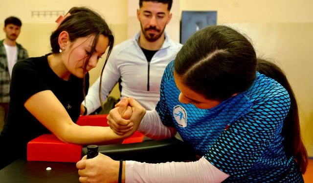 Bilecik’te Okul Sporları Bilek Güreşi İl Birinciliği Tamamlandı